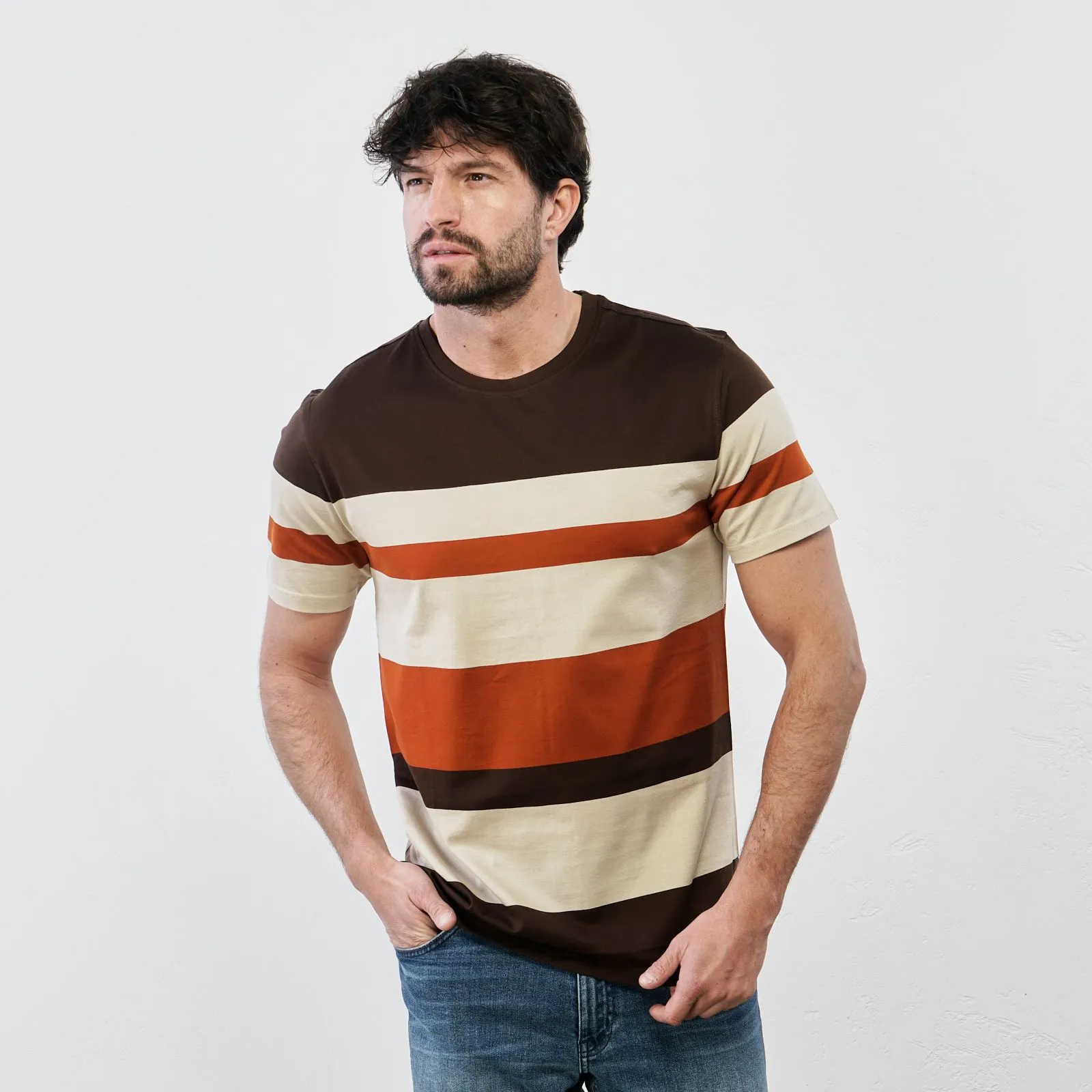 T-shirt marrone e bianca maniche corte fantasia a righe